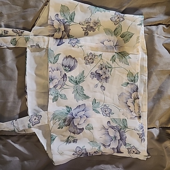 floral tupe top with adjustable straps - Picture 2 of 2